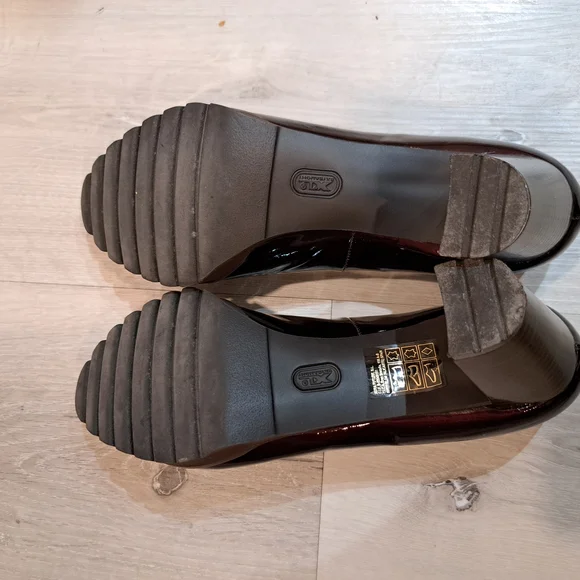 Red Glossy Flats with Rounded Toe - Picture 6 of 6